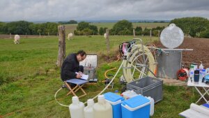 Grundwassersprobenahme im Hainich-Critical-Zone-Exploratory